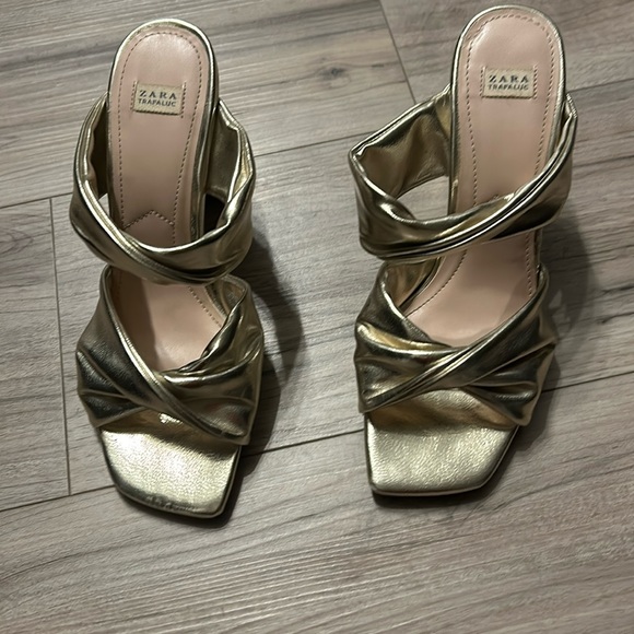 Golden women sandal size 37 - Picture 1 of 4